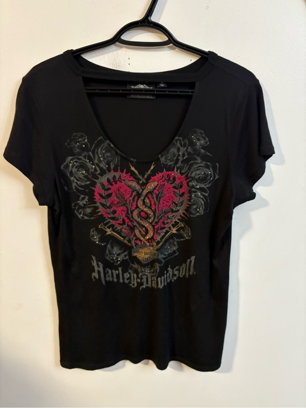 Harley-Davidson Black V-Neck Tee with sequins size medium
